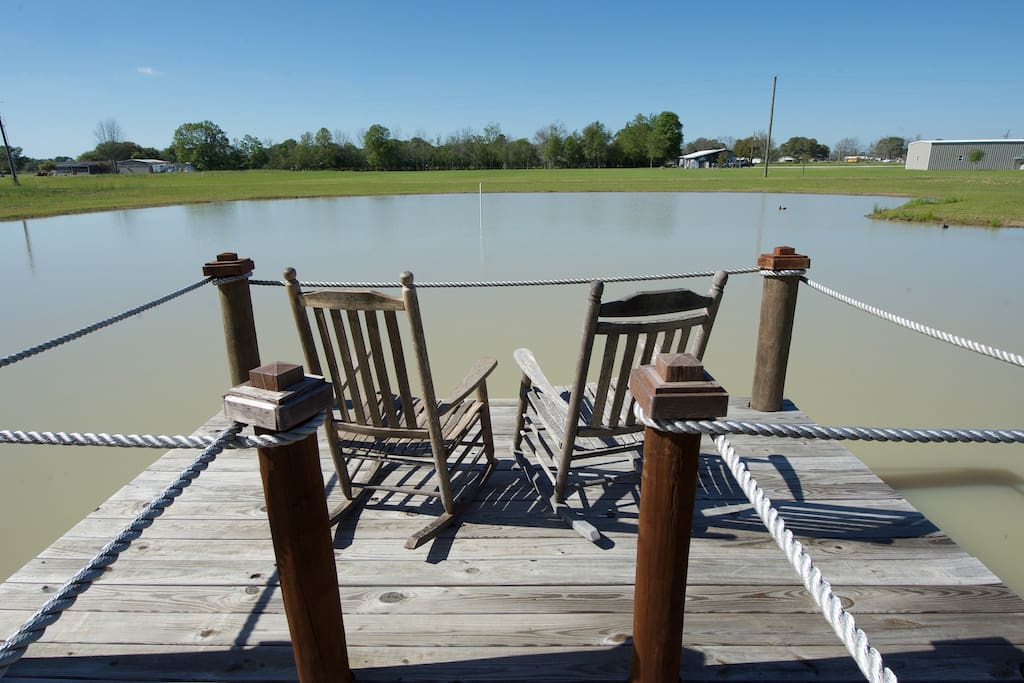 Sit on the dock and enjoy the great outdoors! A delightful place to see the new morning or watch the evening fading.