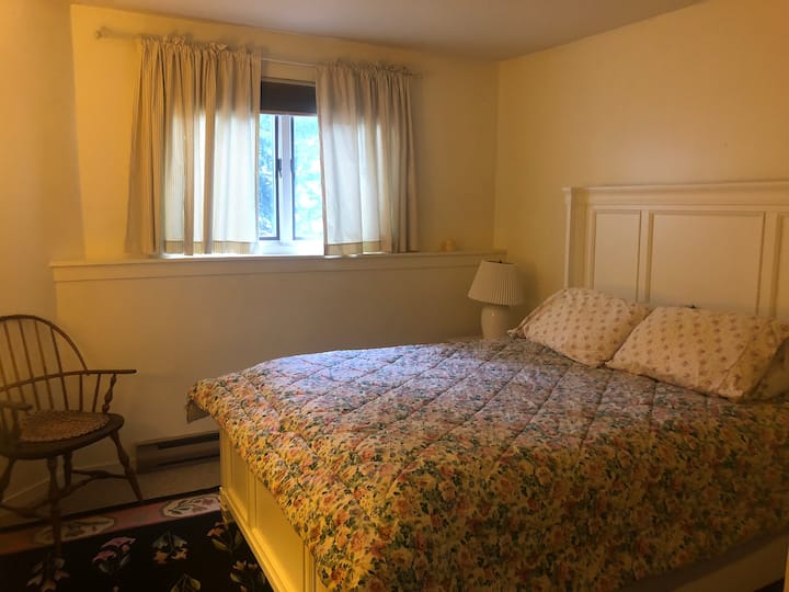 Cozy, Convenient, Comfortable Condo Condominiums for Rent in Warren