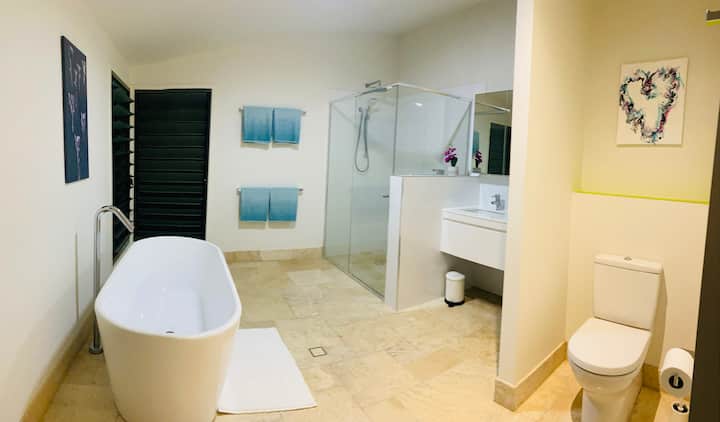Dezen's Romantic Couples 1br Pod W King And Bath - Buderim