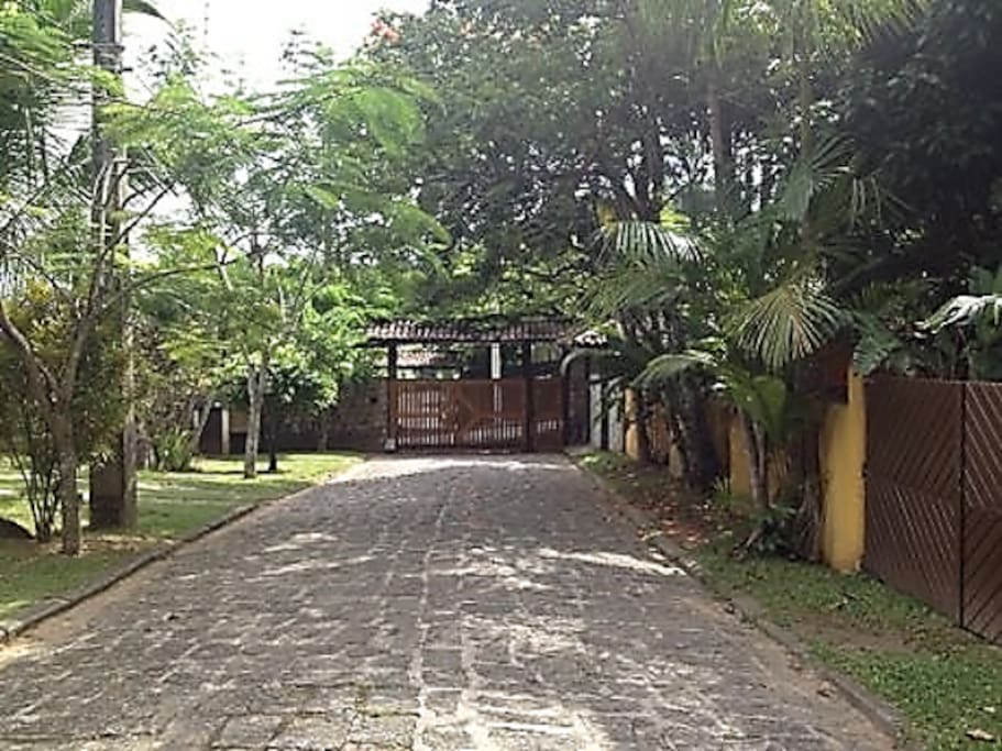 EXCLUSIVE STREET