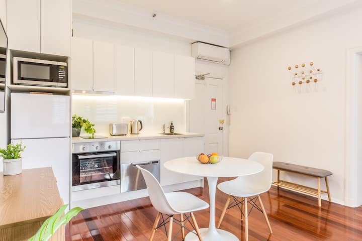 Central location a Vibrant Area, Walk to CBD