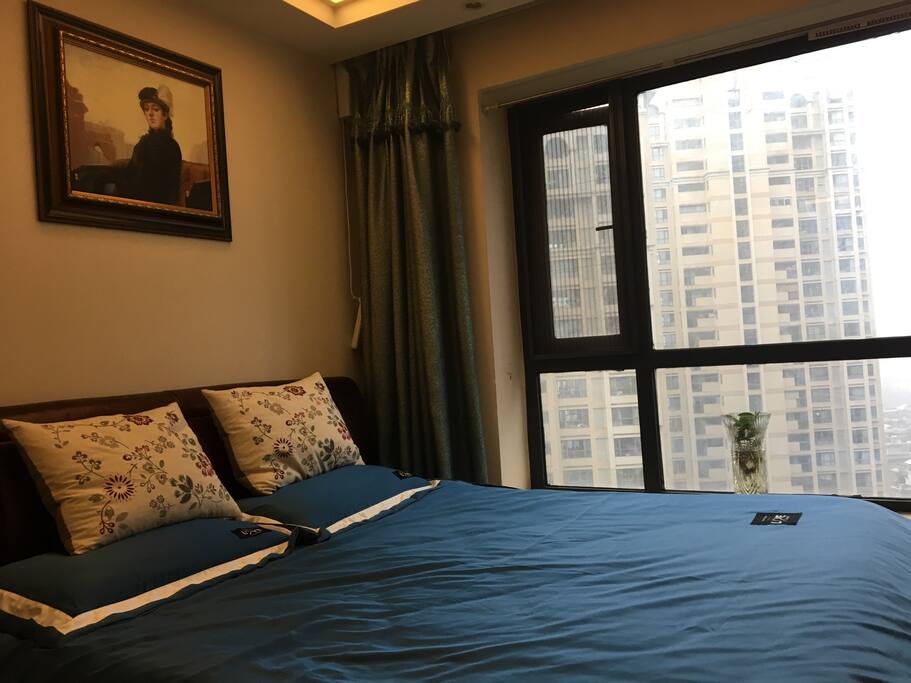真皮大床/缎面床品/宜家靠垫/记忆棉床垫及枕头