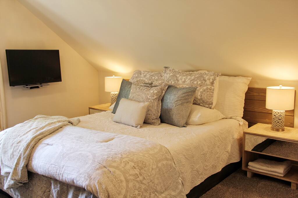 Rest comfortably after a great day in Franklin - your piece of heaven