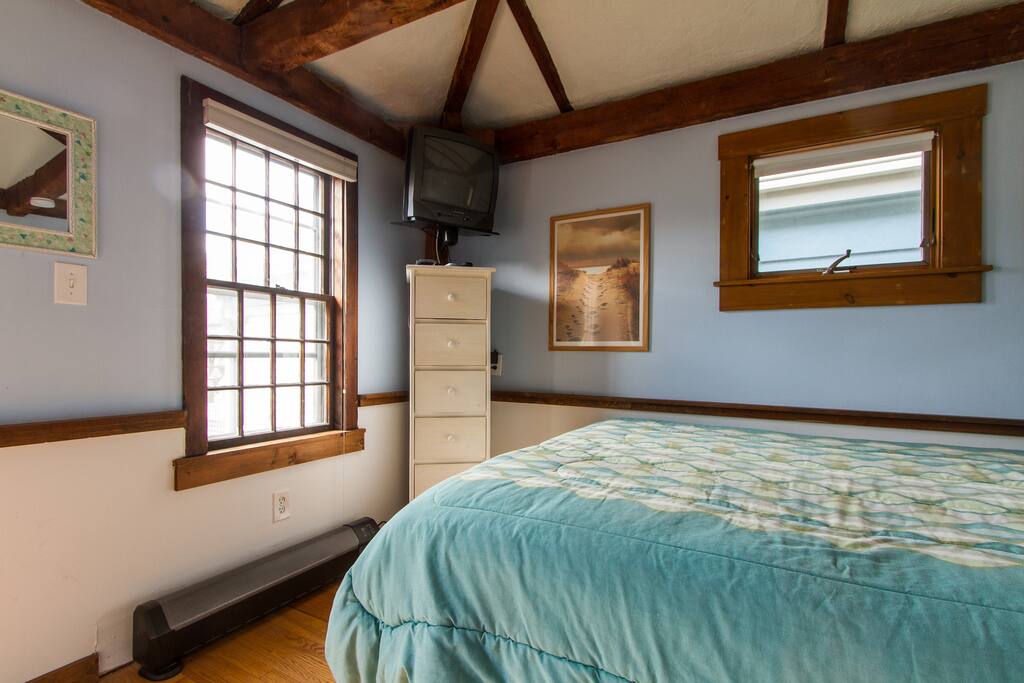Enjoy your comfy queen-sized bed and wake up to lots of natural light. Prefer to live like a bat? There are blinds too! :)