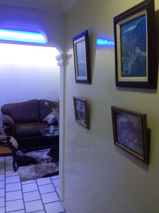 Pasillo iluminado