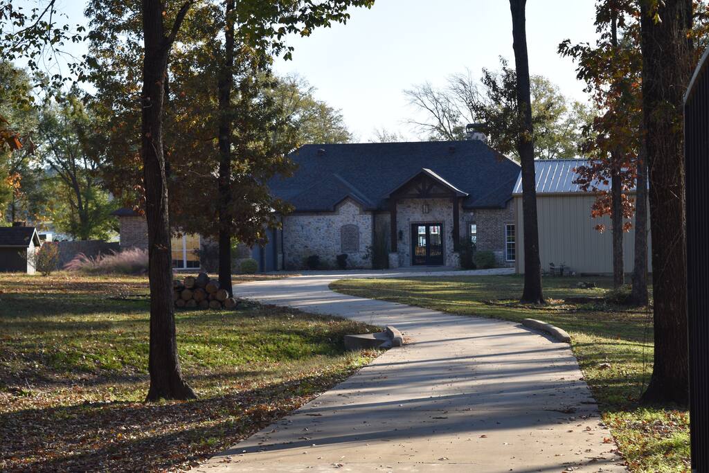 Drive way to the house
