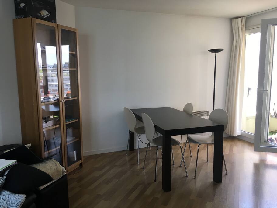 Salle à manger avec balcon