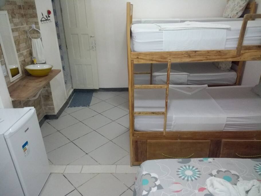 SUITE P\6 COM AR, TV A CABO, FRIGOBAR E BANHEIRO