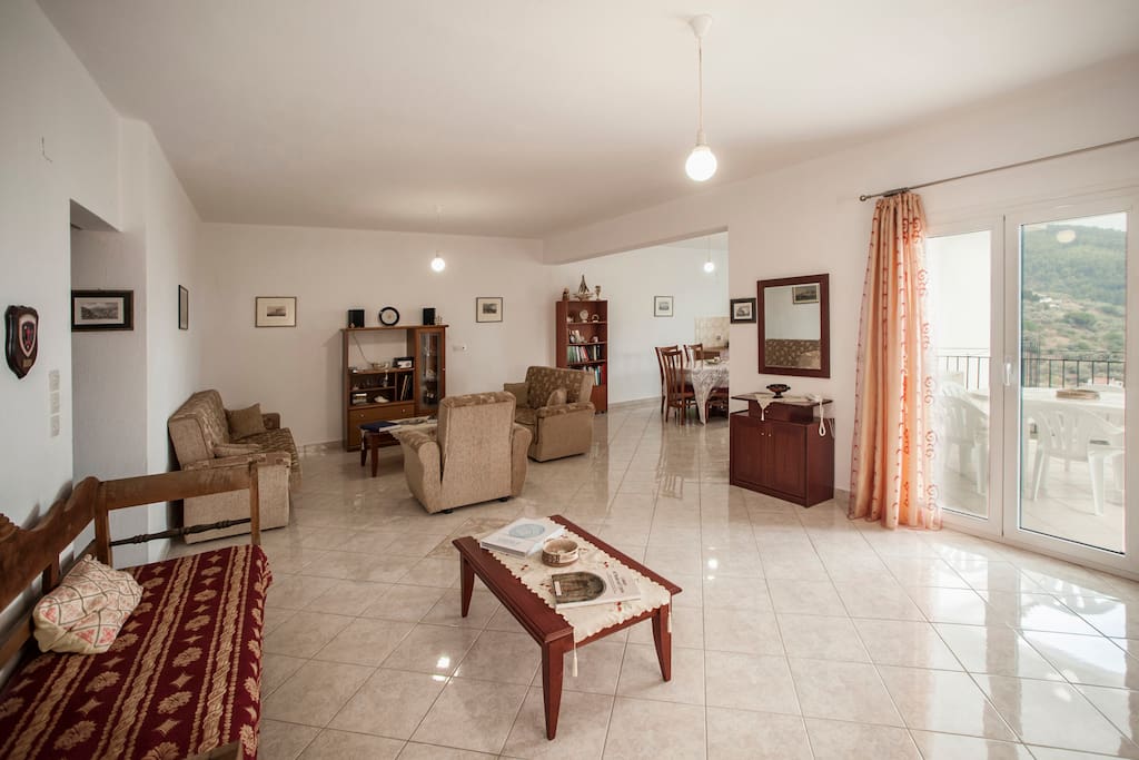 Another perspective view to the living room