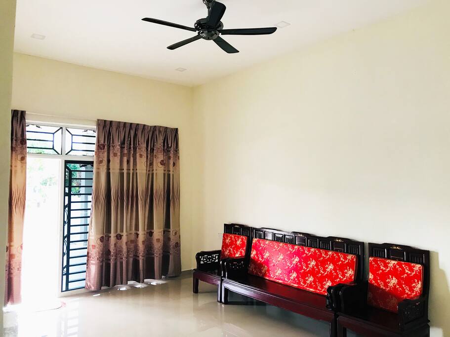 wide and brightly living room
大氣寬敞的客廳引入明亮舒適的氛圍,為聊天聚會、招待親友的最佳場所。