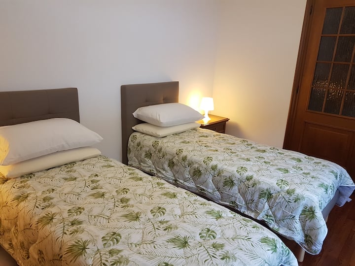 חדר עם 2 מיטות יחיד 