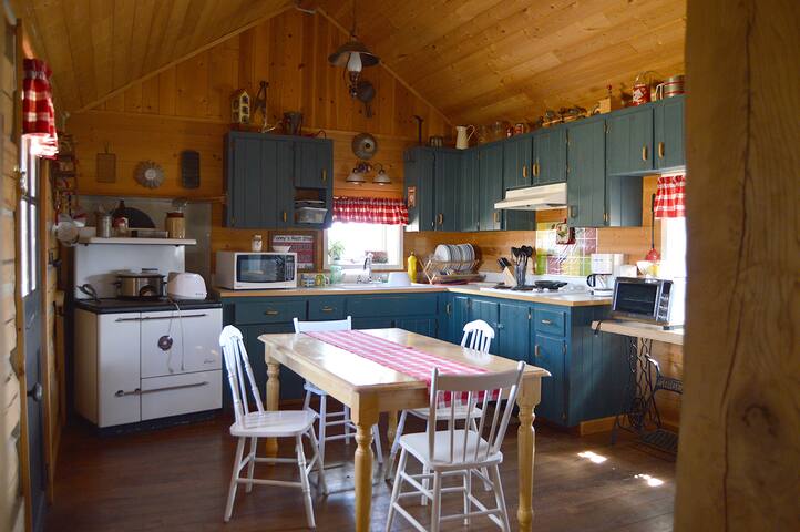 Meadow Lake Roadhouse Cabins For Rent In Clinton British