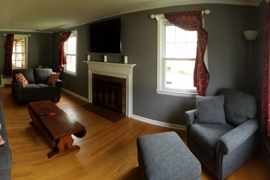 Living room: 50" TV with Chromecast