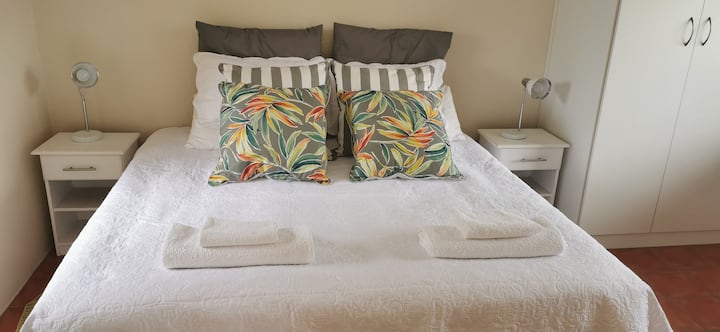 Kingsize საწოლი. ძალიან კომფორტული ლეიბი.