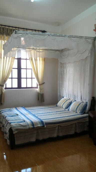1F Window Room