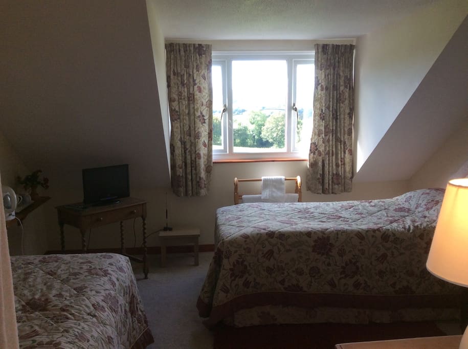 Very comfortable twin en-suite room
