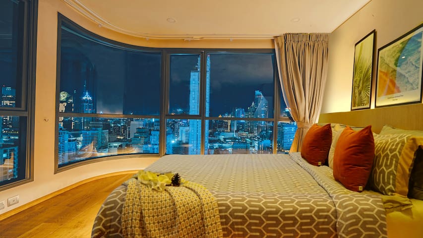 stunning 360 sky pool 2bdrm @chitlomcentral wld gallery image 4