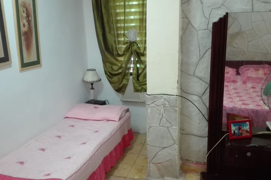 1. Schlafzimmer mit Zusatzbett
