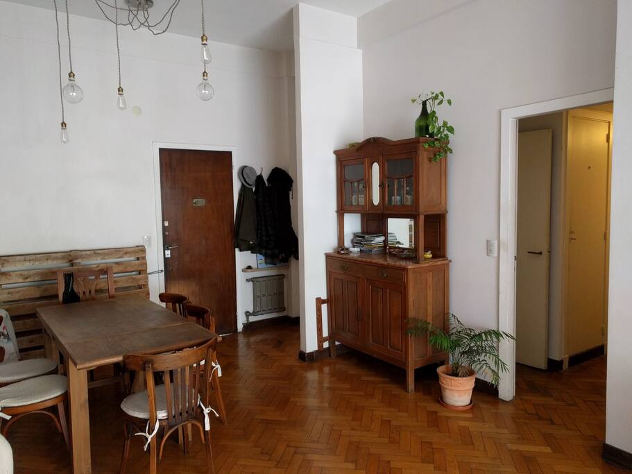 Dinning room with 6 chairs to have dinner with friends