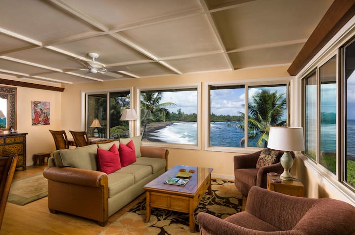 Oceanfront 2 Bd/2 BA (Unit #5) at Hana Kai Maui