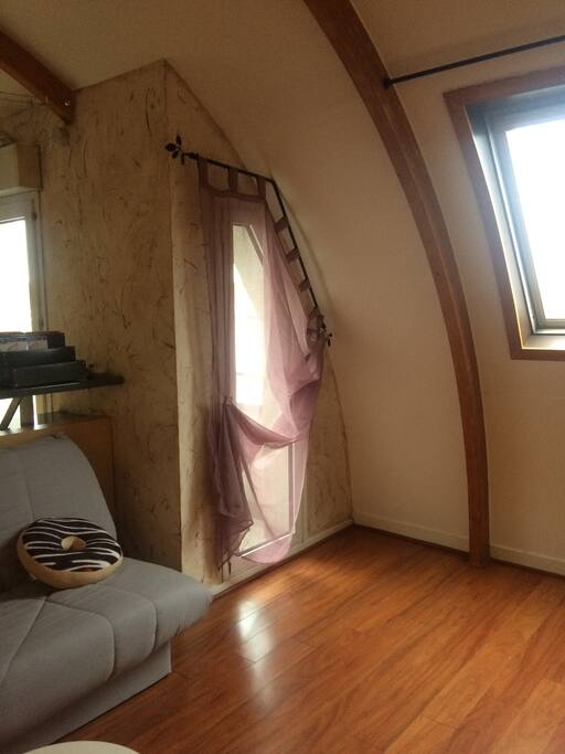 Salon avec balcon