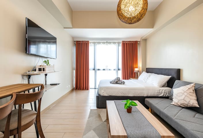 NEW Condo in Eastwood City + FREE Parking+ Netflix