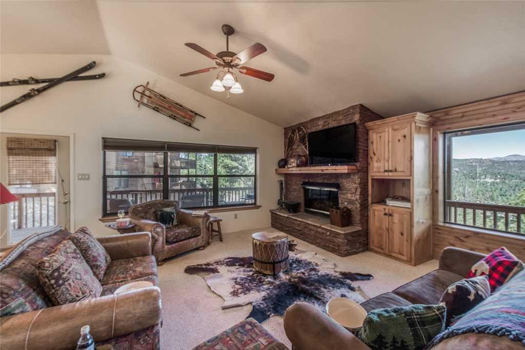 Relive your adventures in our spacious living room! - Bring the whole gang together in our spacious, modern living room. Relive t
