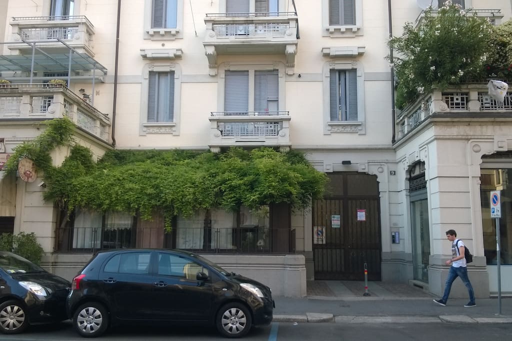 9 Donatello, Milano. The typical, well-preserved building from 1909