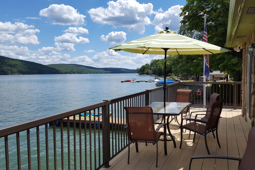 Wrap-around deck with seating for six