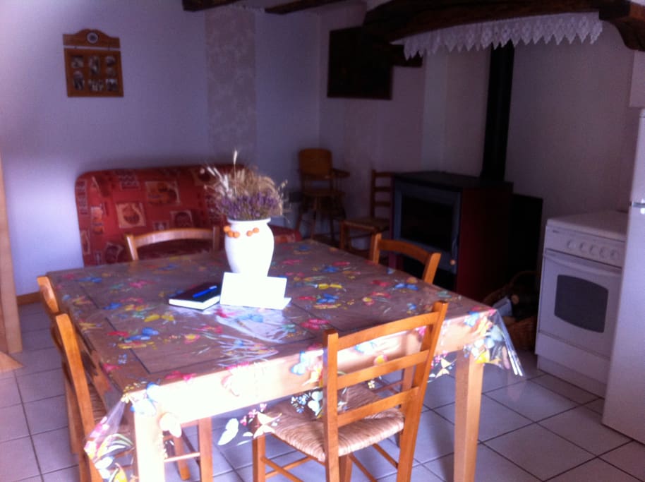 salle à mange - cuisine
Chaise haute pour BB