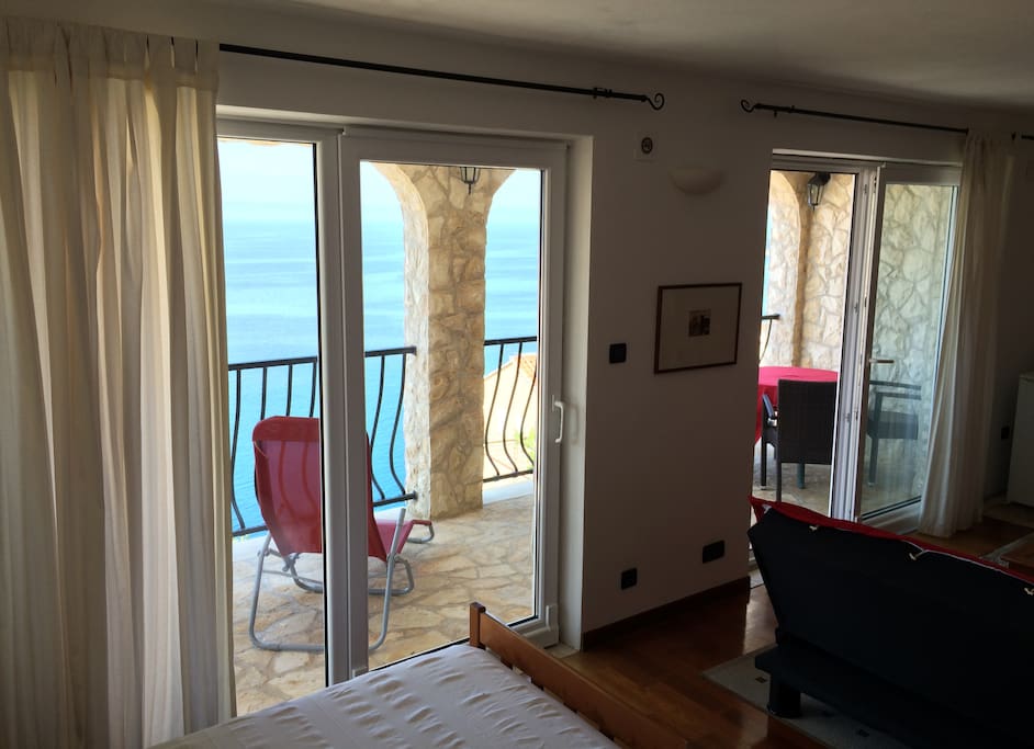 Fox Apartments Room 3 - Walk out to Terrace