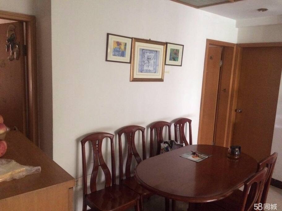 红木餐区 Classic dinning room