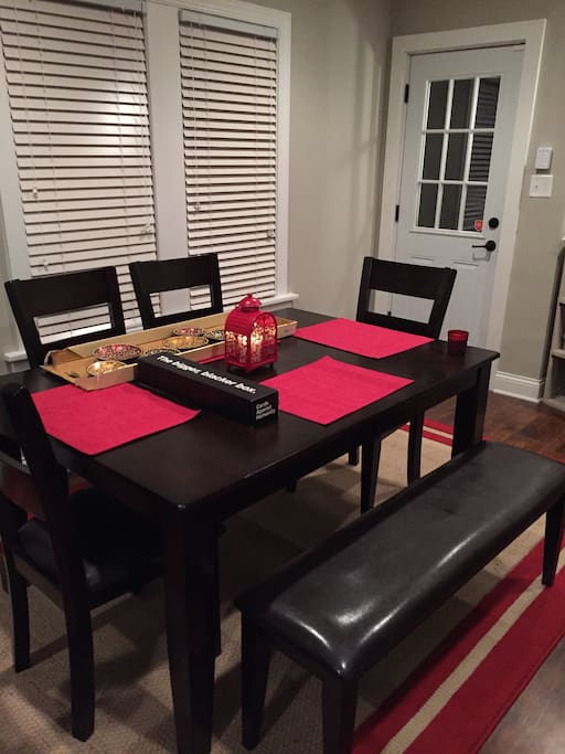 Dining space for 6+