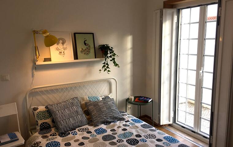 Peacock Room, beautiful and bright, Great Location