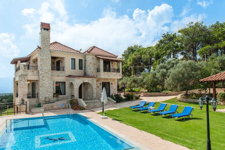 Deluxe Stone-made villa with Private pool