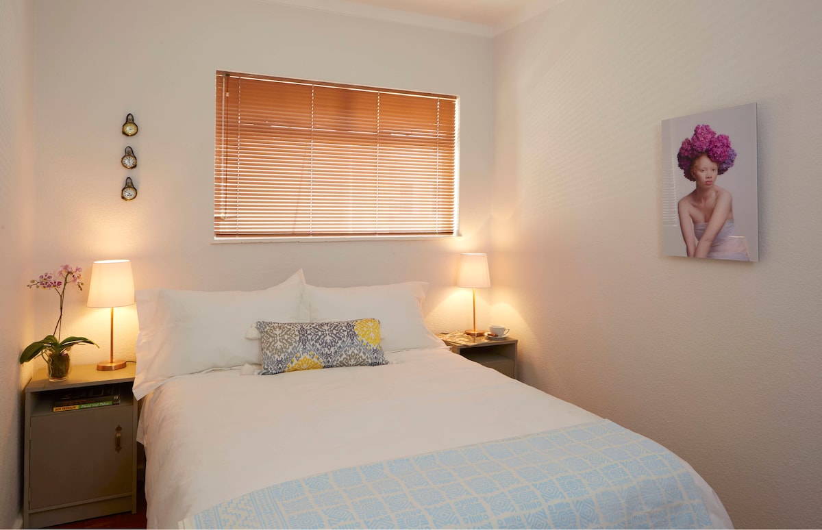 Druhá spálňa má super pohodlnú manželskú posteľ. 