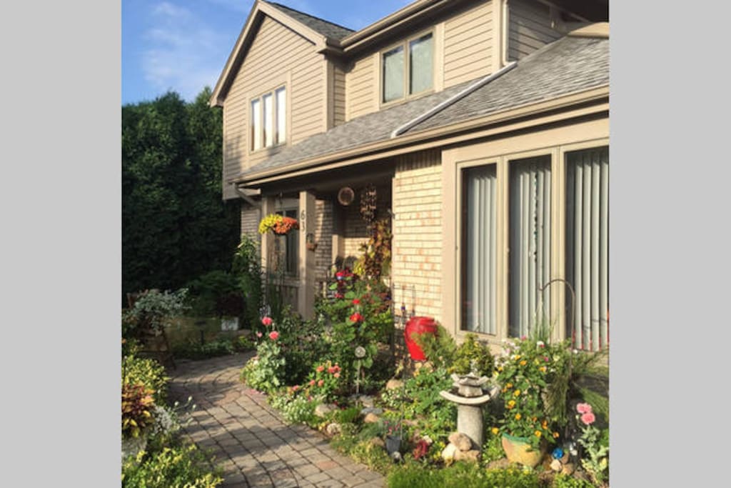 Unity Hospital and Colleges with twin beds Houses for Rent in Rochester, New York, United States