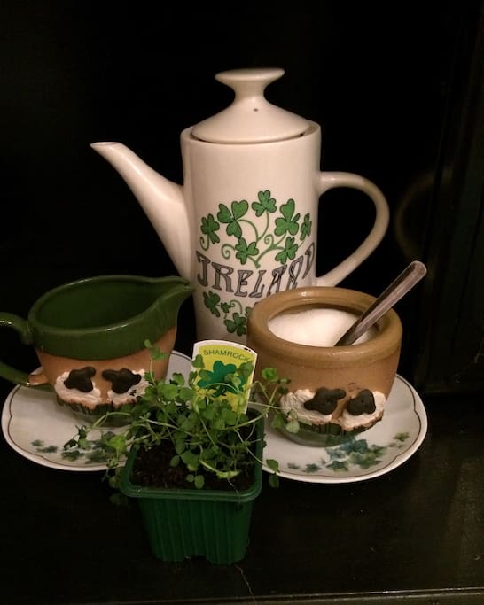 An Irish welcome , Tea & coffee served in china tea pots , cups and saucers