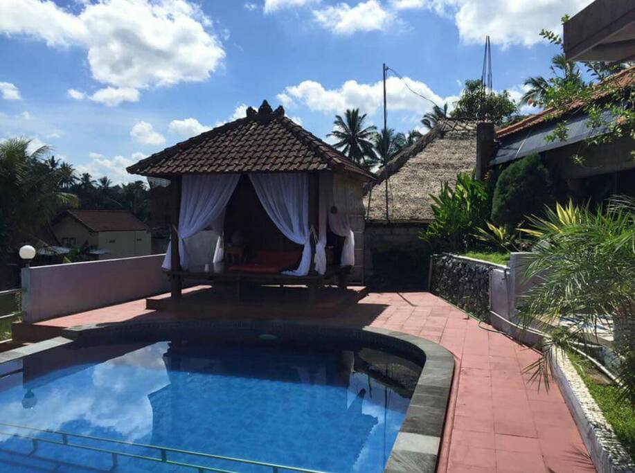 Wanna have relaxing gazebo massage? We provide it...