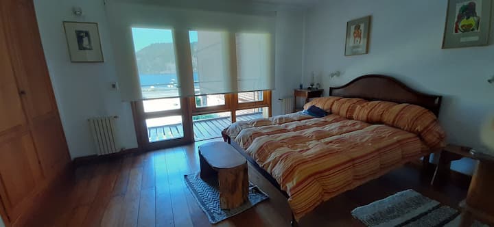 Hlavná izba s vlastnou kúpeľňou a vírivkou. Cortinas roller. Sreen. Riel Americano