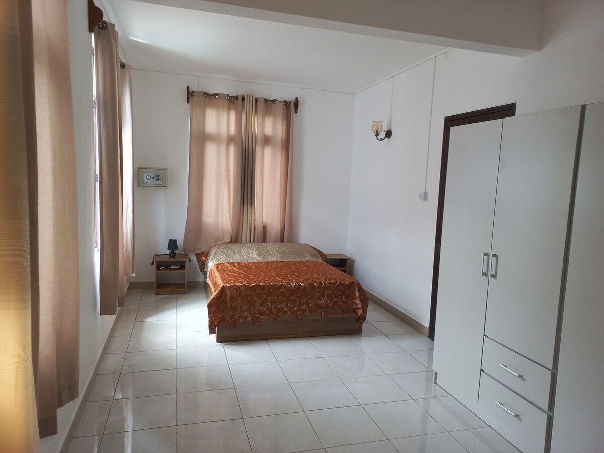 Დიდი კონდიცირებული საძინებელი.