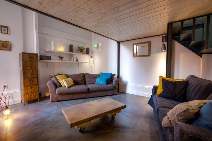 Contemporary and authentic duplex gallery image 3