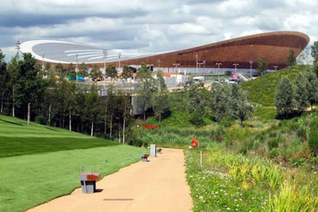 The Aquatic Centre of the Olympic Park, at 20 Min from Homer House.