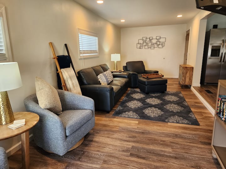 Upscale 2 Bed Home near Ind. Park, Shopping, & UPJ Houses for Rent in