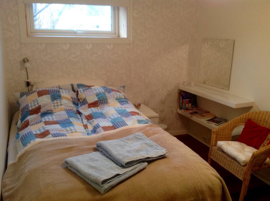Bedroom with bed and baby bed. Notice that the bed is 1.20 m