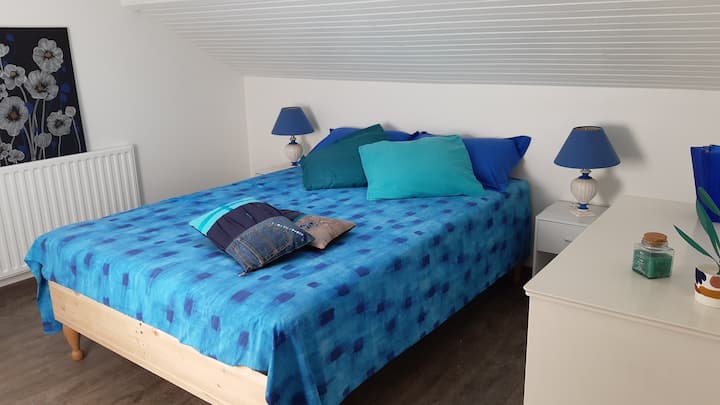 Petite chambre MARINE (6eme chambre)
1 lit 140x200