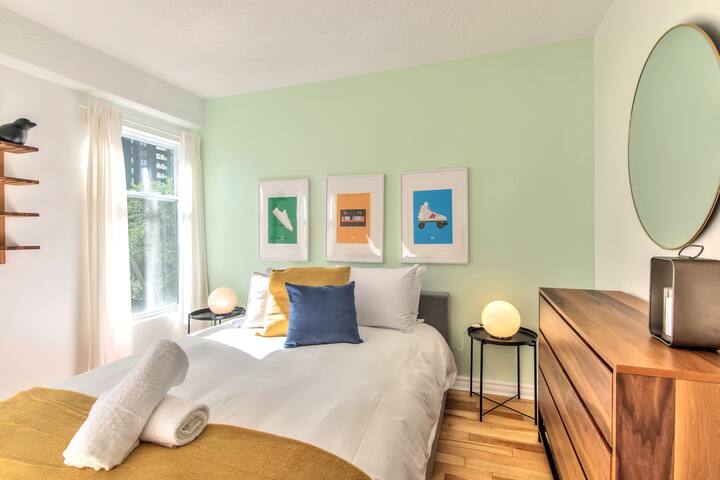 2 Bedrooms Condo Place-des-Arts/Downtown 8 J gallery image 3