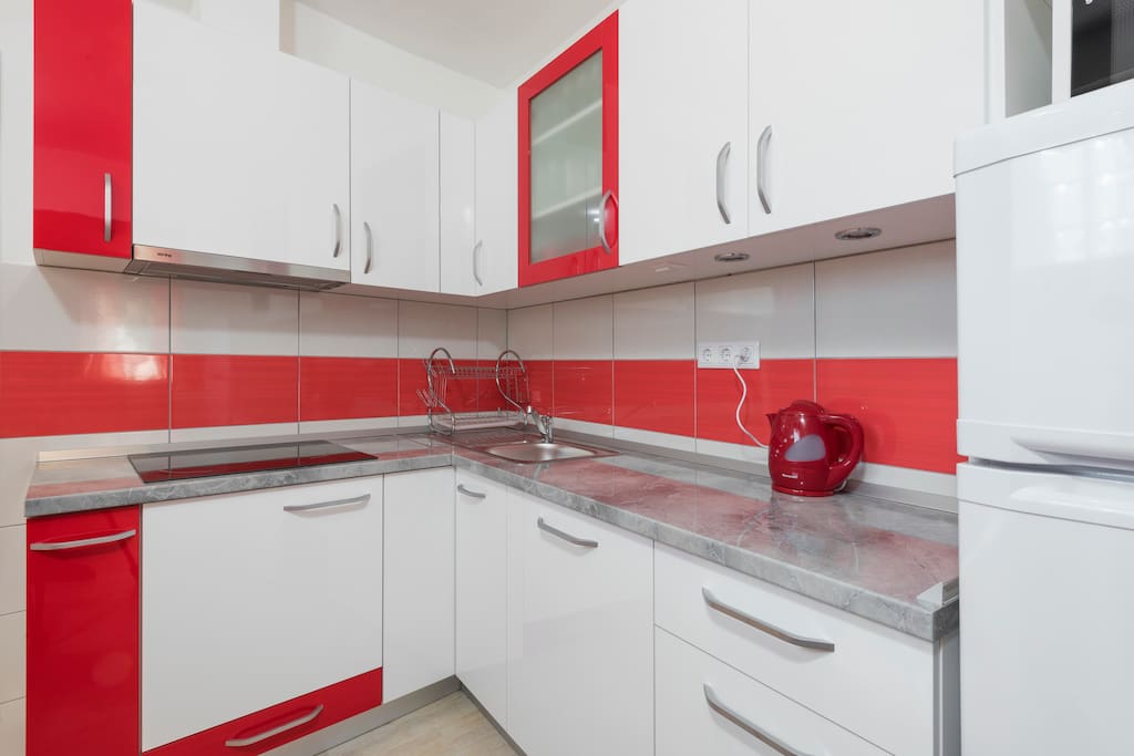 Fully equipped kitchen.