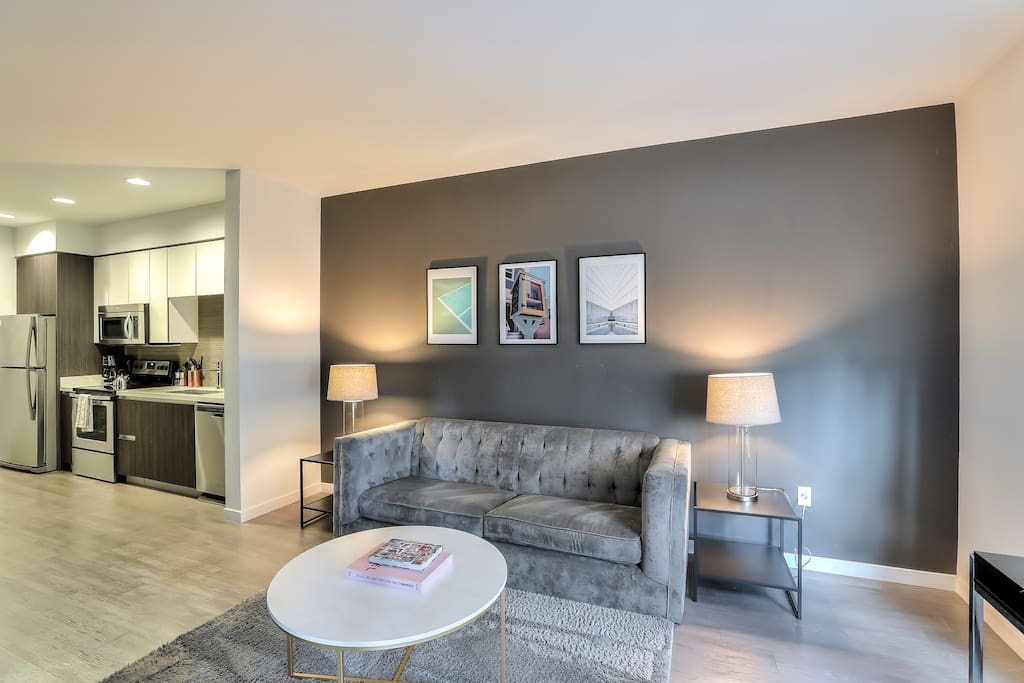 Spacious Living Area - Perfect for Business or Leisure