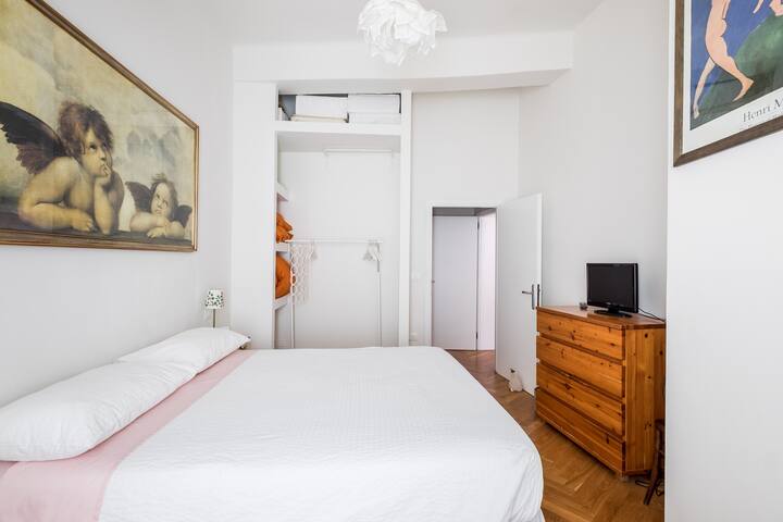 Modern flat on the old hidden canal gallery image 5